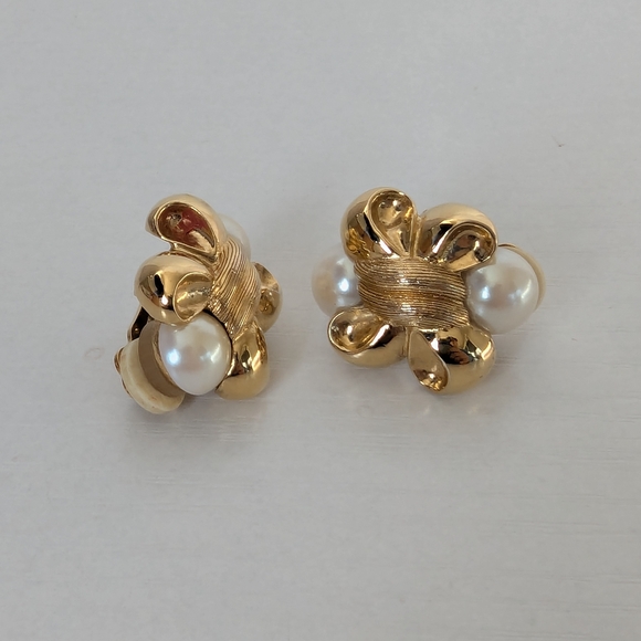 Jacobson'S Gold and Pearl Floral Earrings - Picture 2 of 5